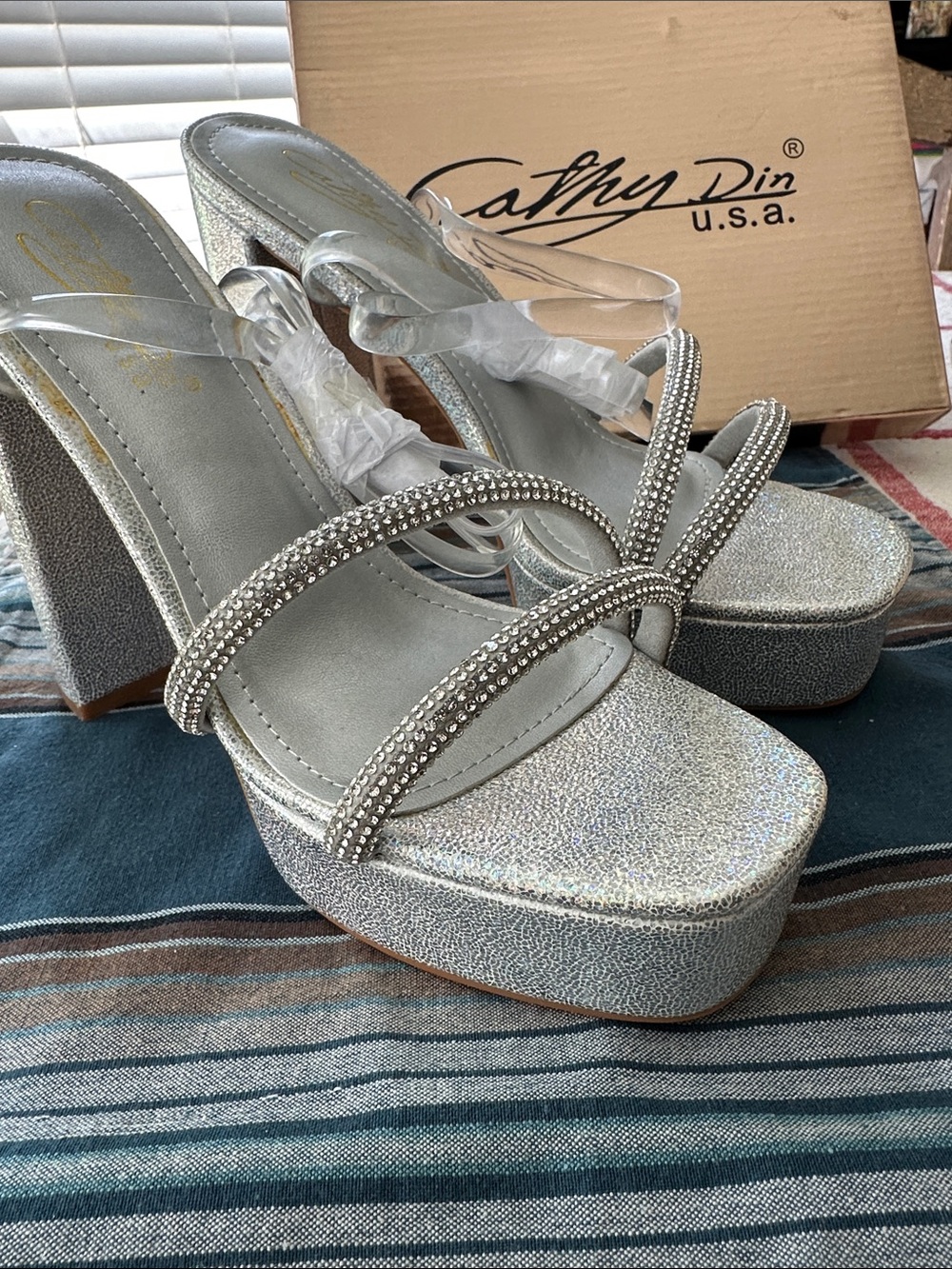 👡 Silver Rhinestone Platform Sandals - Picture 2 of 11
